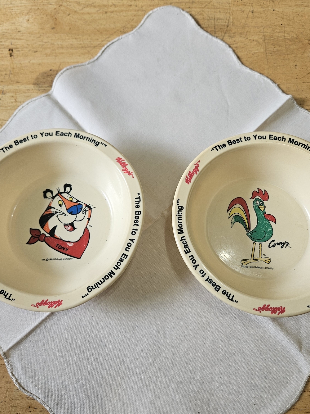 Kellogg's Cream Plastic Cereal Bowl Set with Tony the Tiger & Rooster